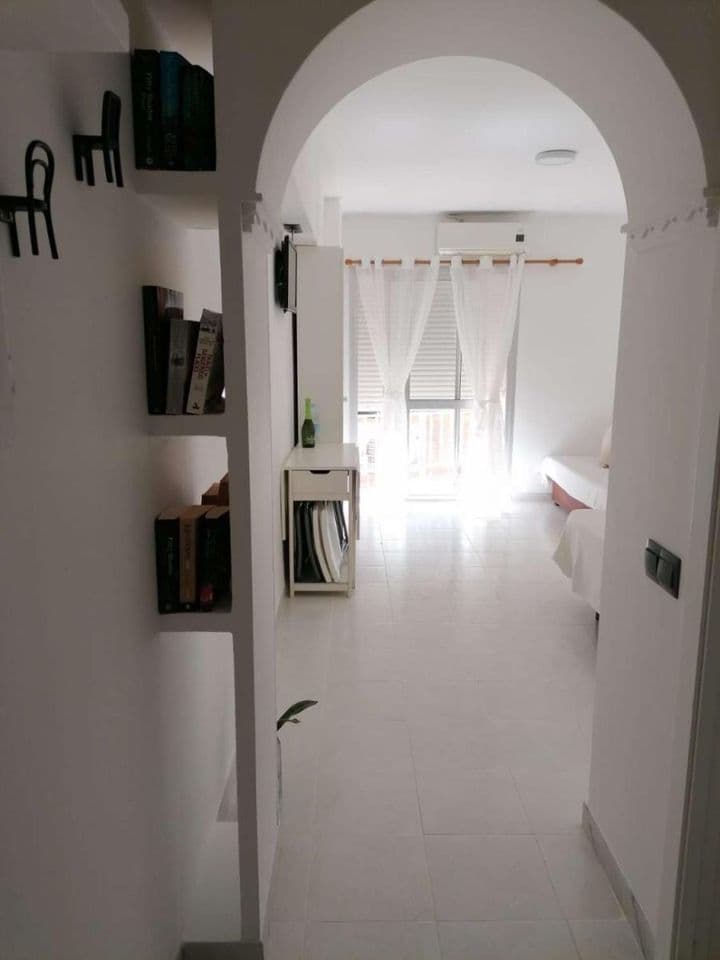 Apartment for rent in Parque de la Paloma, Spain - Image 4