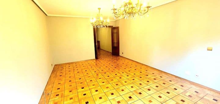 3 bedrooms apartment for rent in Oviedo, Spain - Image 4