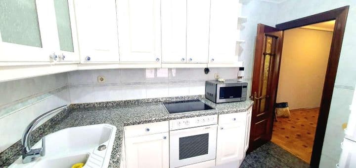 3 bedrooms apartment for rent in Oviedo, Spain - Image 8