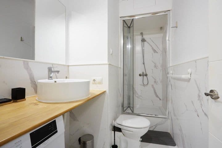 2 bedrooms apartment for rent in Poblenou, Spain - Image 11