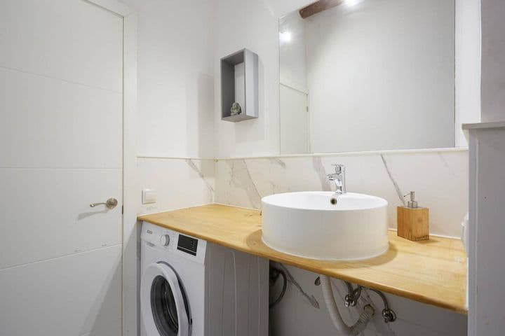 2 bedrooms apartment for rent in Poblenou, Spain - Image 12