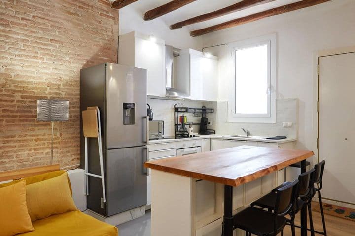 2 bedrooms apartment for rent in Poblenou, Spain - Image 2