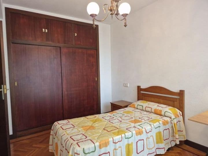 4 bedrooms apartment for rent in Pamplona, Spain - Image 12