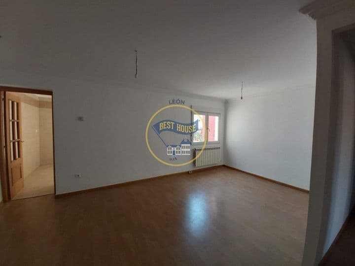 2 bedrooms apartment for sale in Leon, Spain - Image 3