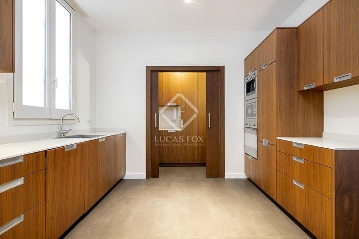 4 bedrooms apartment for rent in Barcelona, Spain - Image 8