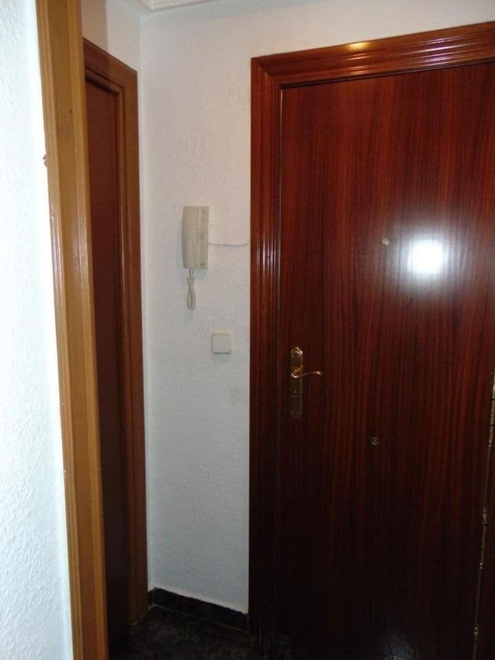 1 bedroom apartment for rent in Zaragoza, Spain - Image 12