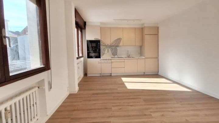 2 bedrooms apartment for rent in Oviedo, Spain - Image 2