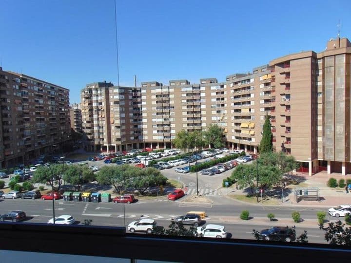 3 bedrooms apartment for rent in Zaragoza, Spain - Image 5