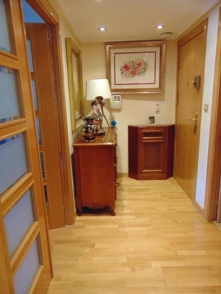 3 bedrooms apartment for rent in Zaragoza, Spain - Image 11