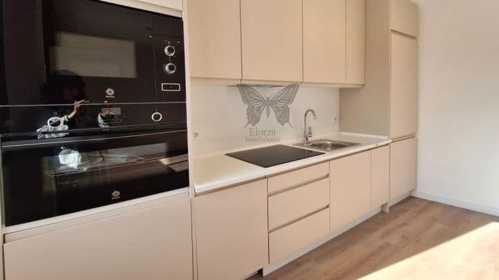 2 bedrooms apartment for rent in Oviedo, Spain - Image 4