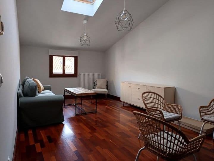 1 bedroom apartment for rent in Zaragoza, Spain - Image 2