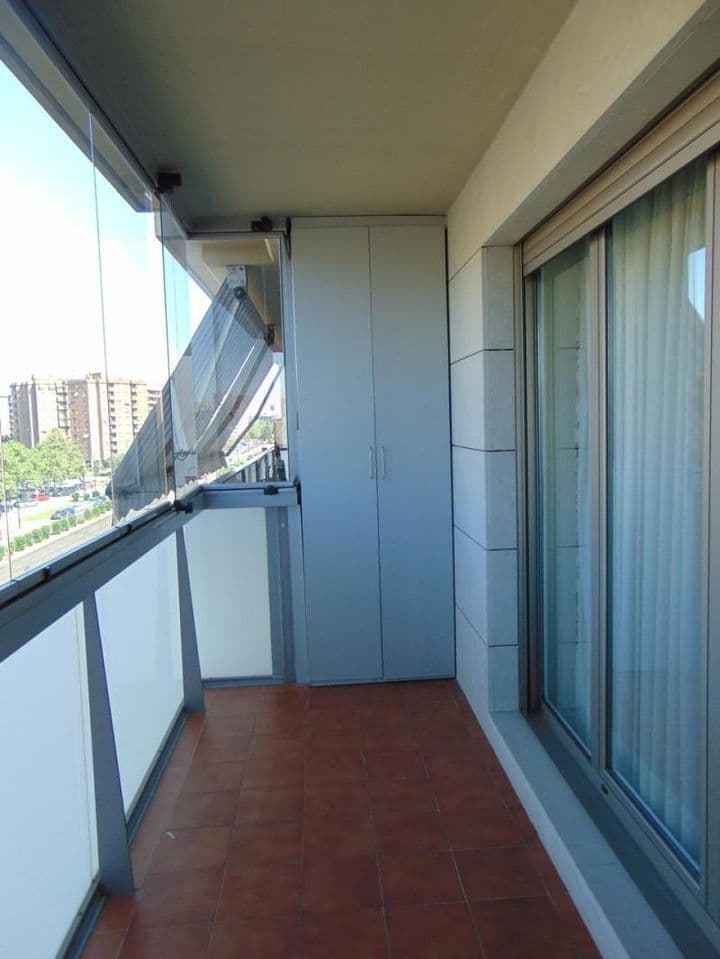 3 bedrooms apartment for rent in Zaragoza, Spain - Image 4