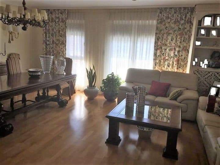 3 bedrooms apartment for rent in Zaragoza, Spain - Image 8