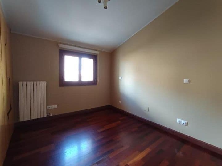 2 bedrooms apartment for rent in Zaragoza, Spain - Image 10