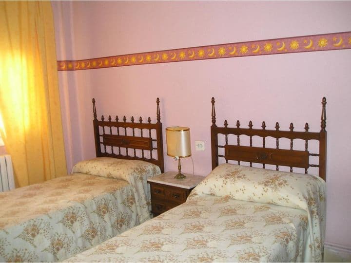 4 bedrooms apartment for sale in Zaragoza, Spain - Image 12