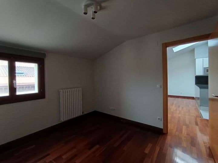 1 bedroom apartment for rent in Zaragoza, Spain - Image 8