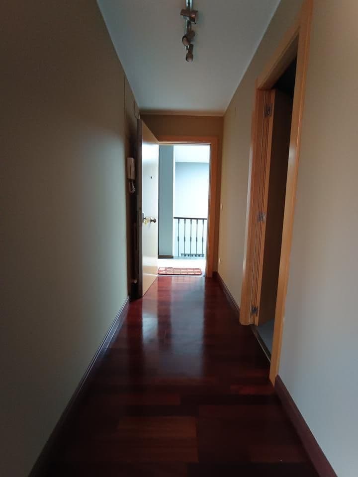 2 bedrooms apartment for rent in Zaragoza, Spain - Image 8