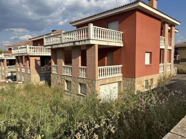 4 bedrooms house for sale in Navas del Rey, Spain - Image 3