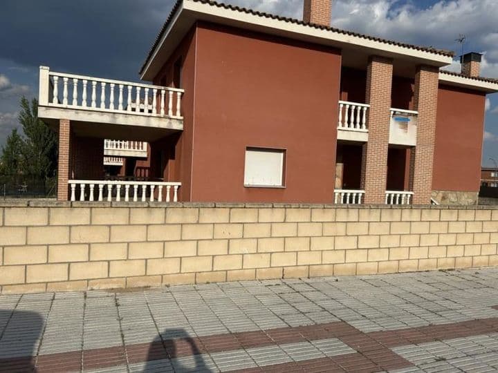 4 bedrooms house for sale in Navas del Rey, Spain - Image 8