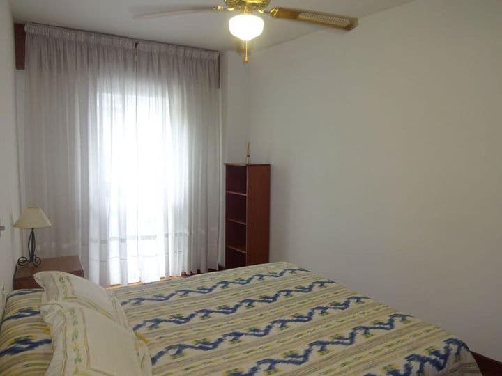 1 bedroom apartment for rent in Santiago de Compostela, Spain - Image 6