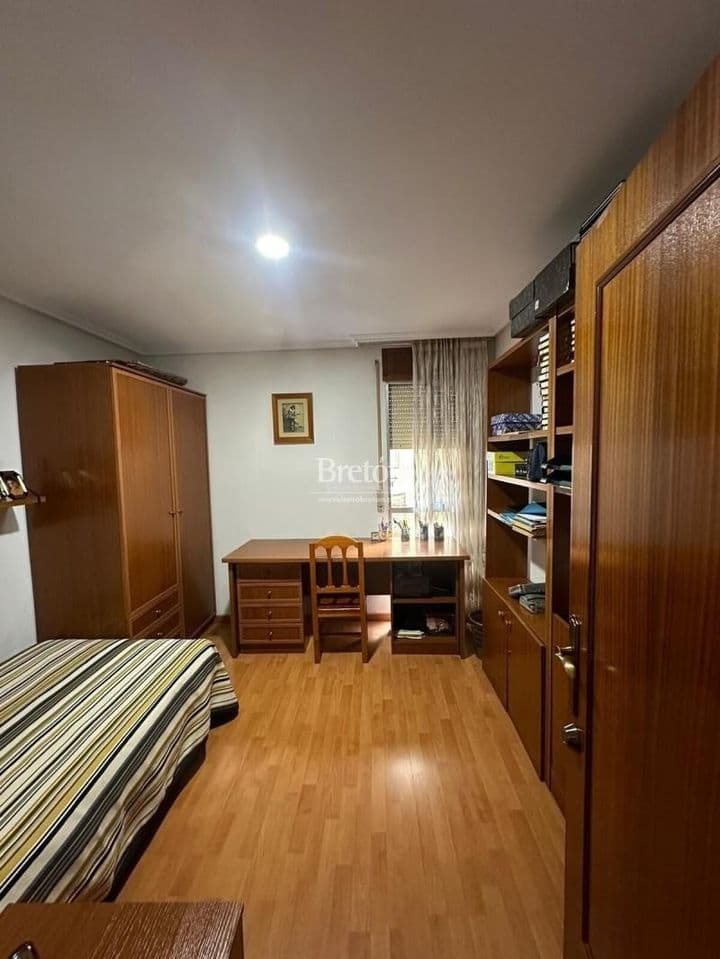 3 bedrooms apartment for rent in Zaragoza, Spain - Image 8