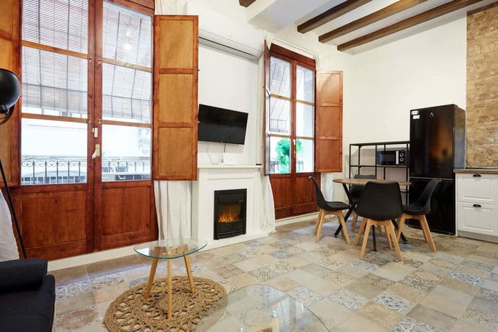 2 bedrooms apartment for rent in Ciutat Vella, Spain - Image 2