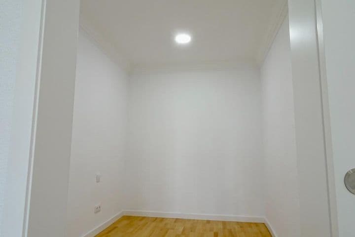 1 bedroom apartment for rent in Trafalgar, Spain - Image 12