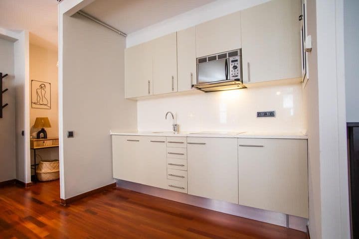 1 bedroom apartment for rent in Ciutat Vella, Spain - Image 9