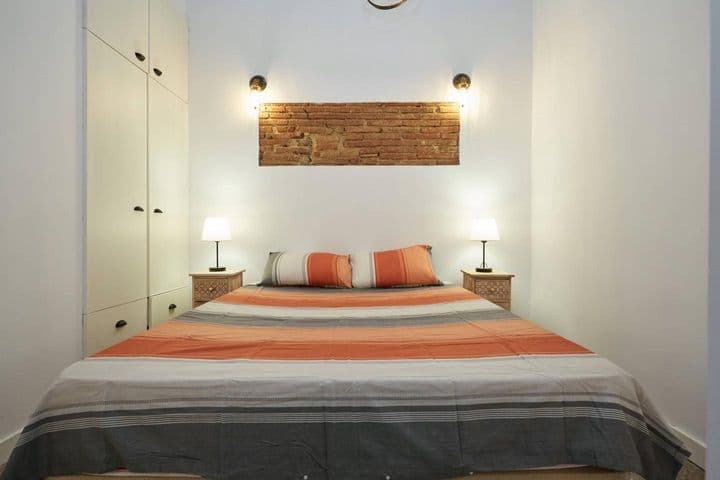 2 bedrooms apartment for rent in Ciutat Vella, Spain - Image 9