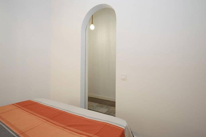 2 bedrooms apartment for rent in Ciutat Vella, Spain - Image 11