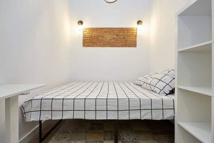 2 bedrooms apartment for rent in Ciutat Vella, Spain - Image 12