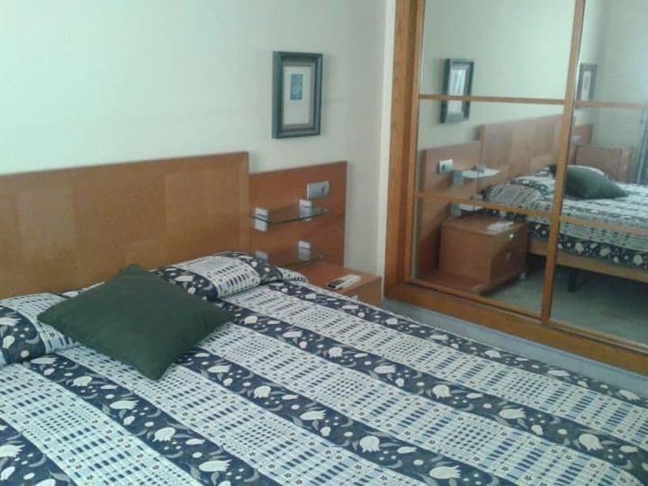 2 bedrooms apartment for rent in Seville, Spain - Image 2