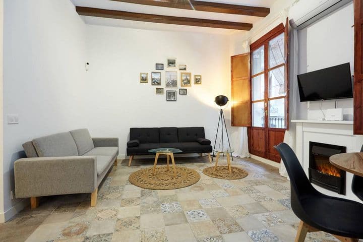 2 bedrooms apartment for rent in Ciutat Vella, Spain - Image 4