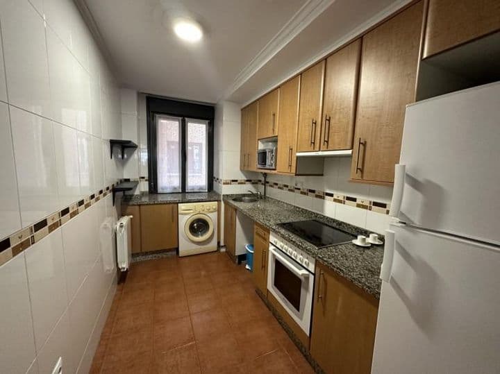 1 bedroom apartment for rent in Oviedo, Spain - Image 2