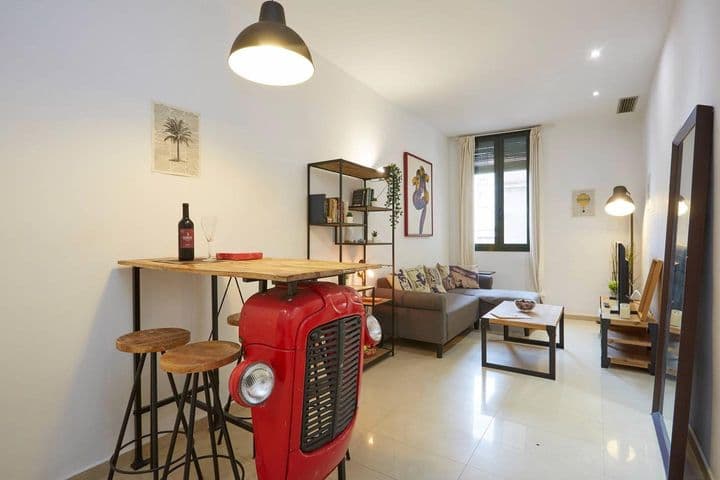 2 bedrooms apartment for rent in Ciutat Vella, Spain - Image 3