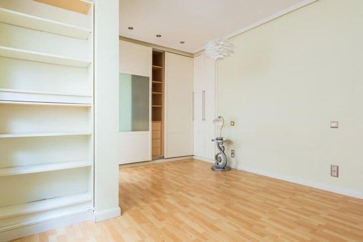 2 bedrooms apartment for rent in Zaragoza, Spain - Image 7