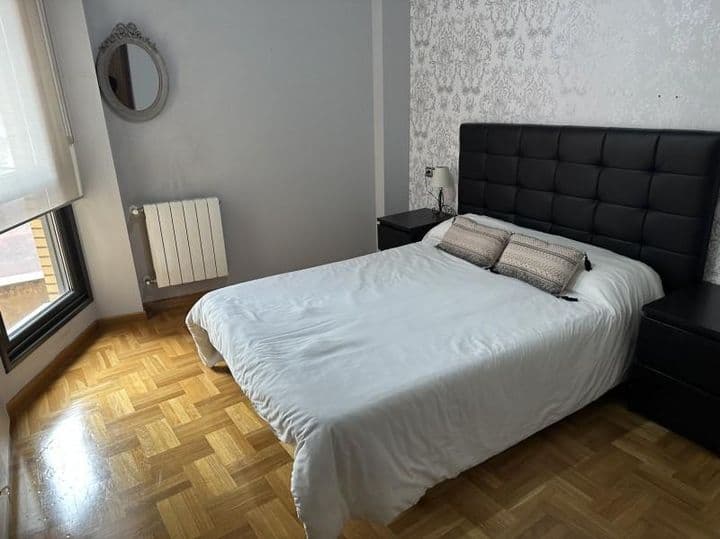 1 bedroom apartment for rent in Oviedo, Spain - Image 3