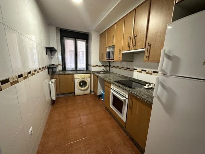 1 bedroom apartment for rent in Oviedo, Spain - Image 11