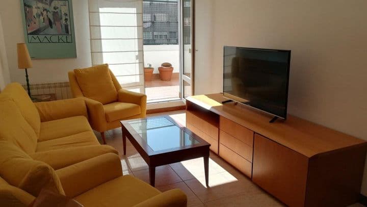 4 bedrooms apartment for rent in Santiago de Compostela, Spain - Image 11