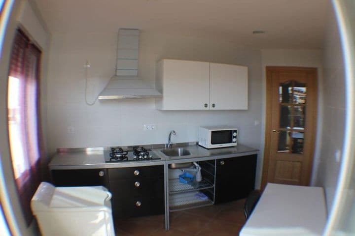 2 bedrooms apartment for rent in Vega de Granada, Spain - Image 3