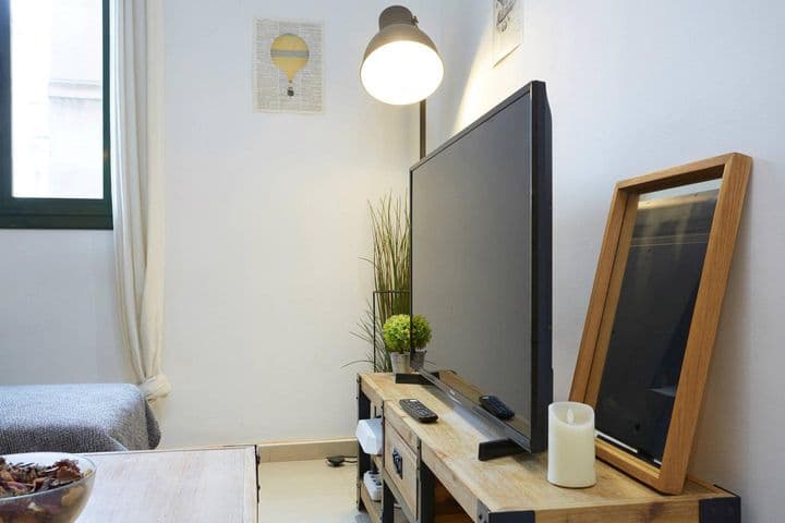 2 bedrooms apartment for rent in Ciutat Vella, Spain - Image 5