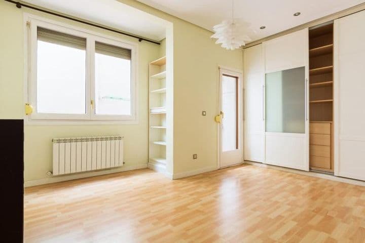 2 bedrooms apartment for rent in Zaragoza, Spain - Image 6