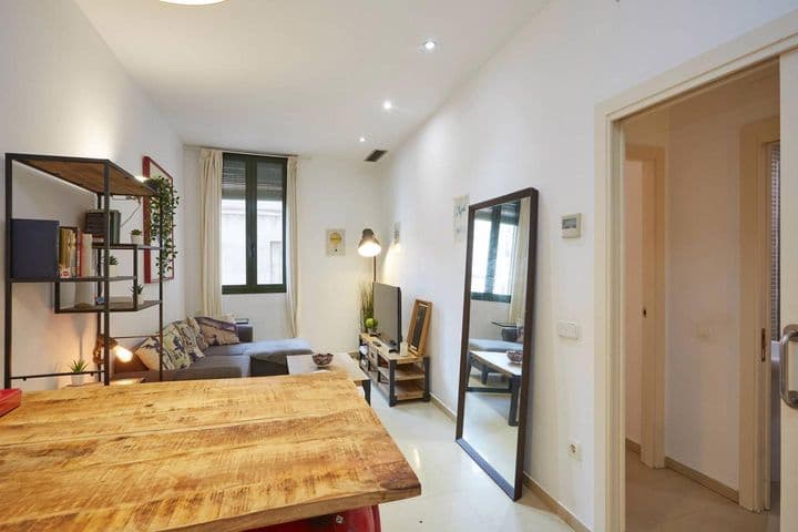 2 bedrooms apartment for rent in Ciutat Vella, Spain - Image 4