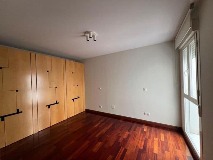 1 bedroom apartment for rent in Zaragoza, Spain - Image 8