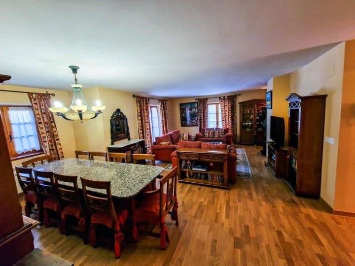 3 bedrooms apartment for rent in Huesca, Spain - Image 9