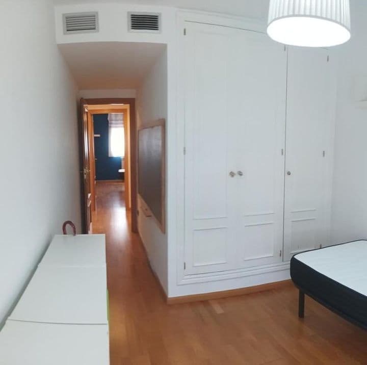 4 bedrooms apartment for rent in Zaragoza, Spain - Image 8