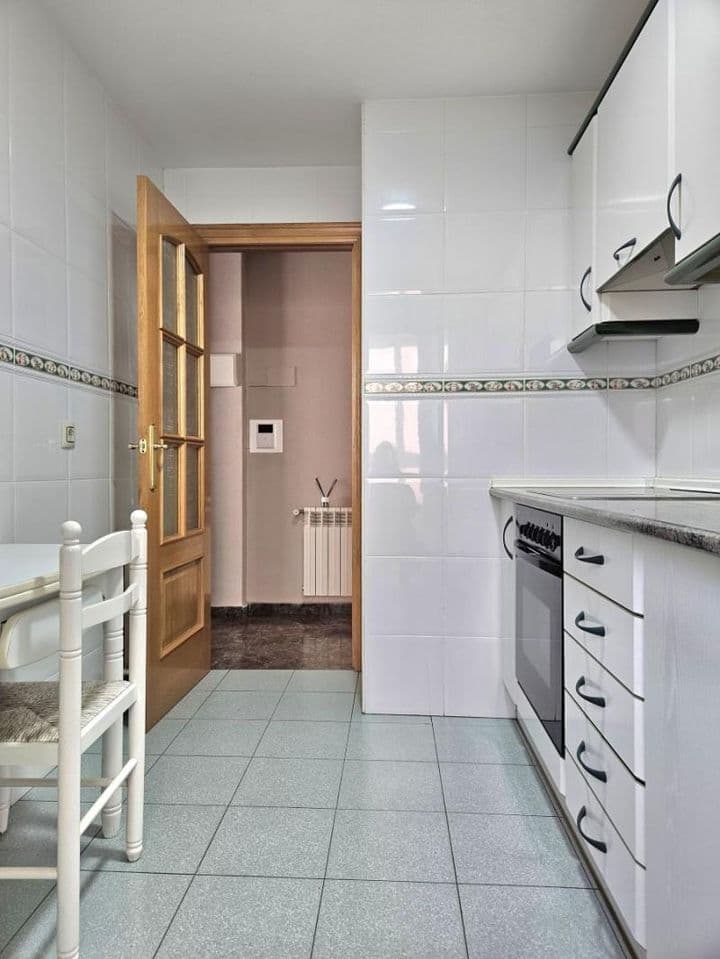 2 bedrooms apartment for rent in Albacete, Spain - Image 8