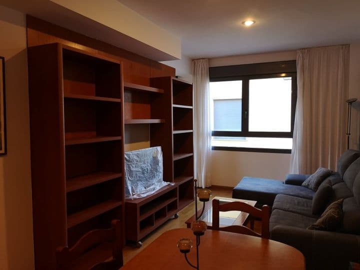 1 bedroom apartment for rent in Zaragoza, Spain - Image 2