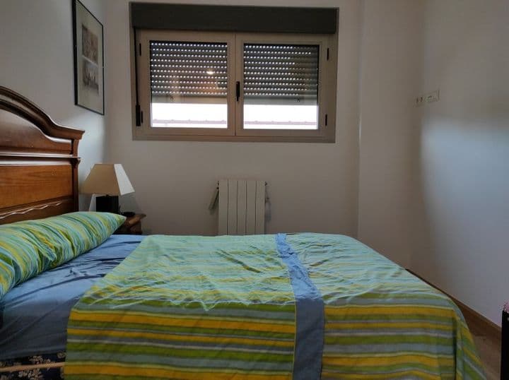 1 bedroom apartment for rent in Zaragoza, Spain - Image 9