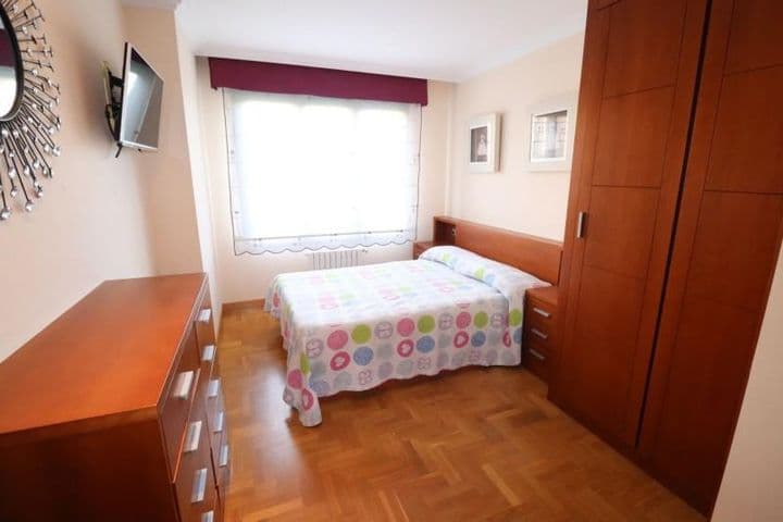 2 bedrooms apartment for rent in Gijon, Spain - Image 12